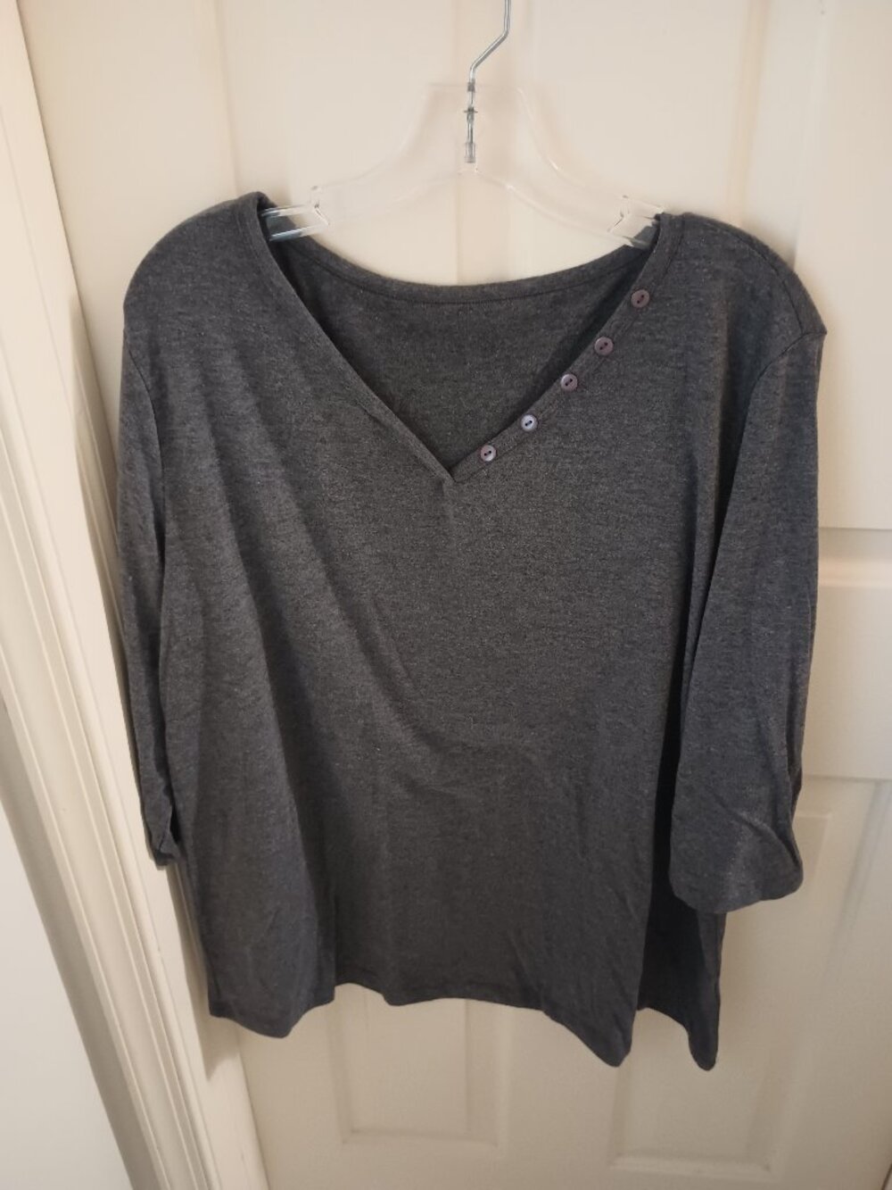 Women's 2X 3/4 sleeve top with button detail